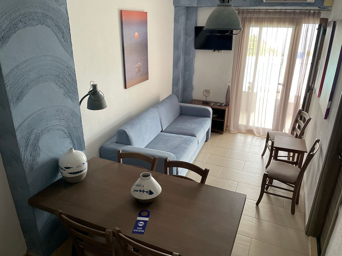 Koumaros ApartHotel Halkidiki-Trosoban apartman pogled more.jpg