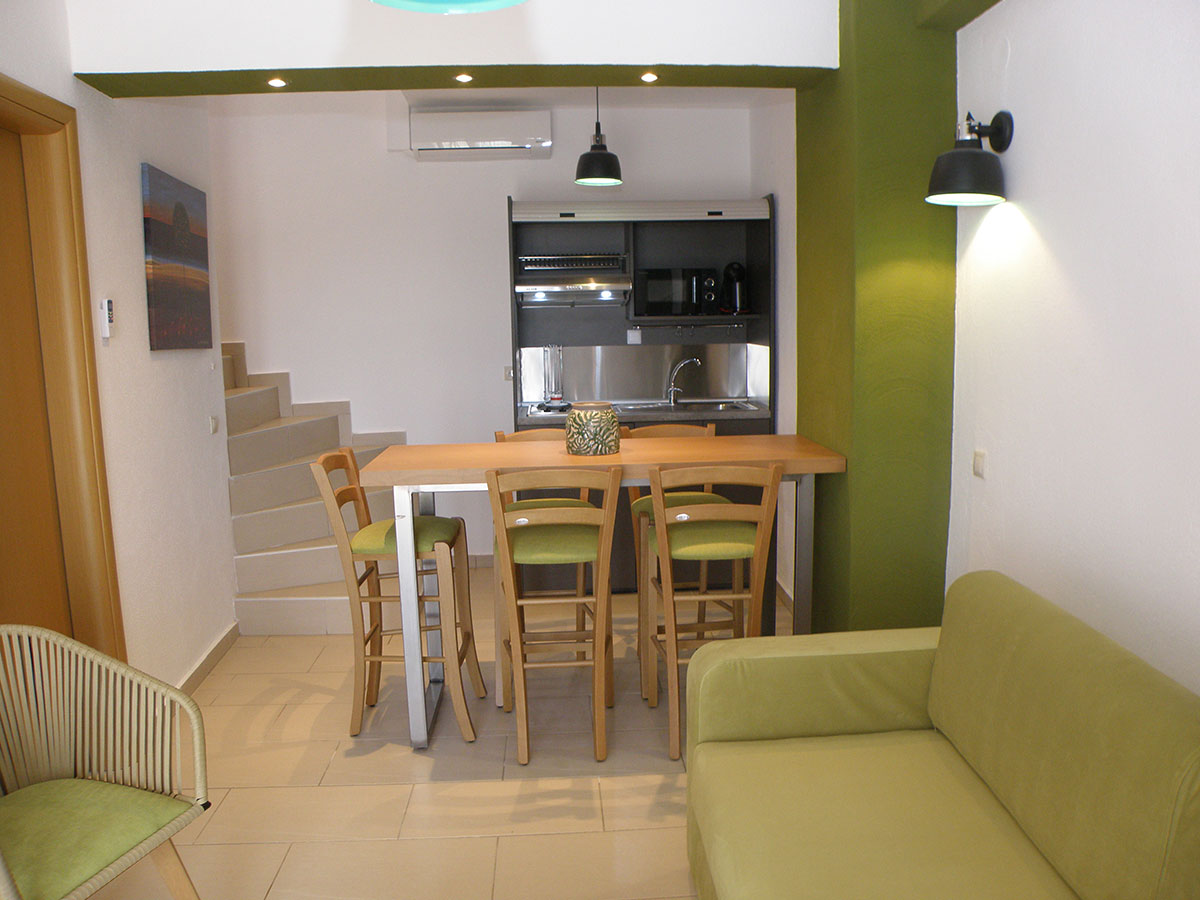 Koumaros ApartHotel-Trosoban apartman pogled more.jpg