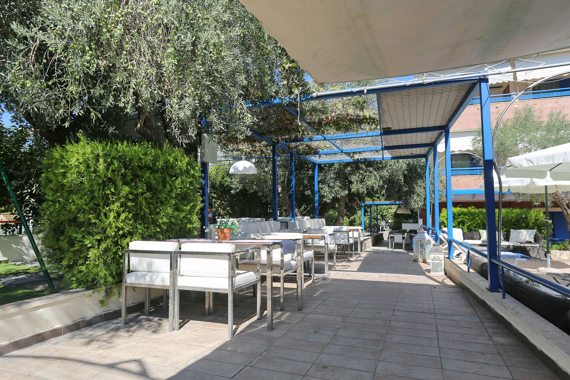 Philoxenia Village Hotel-Terasa.jpg