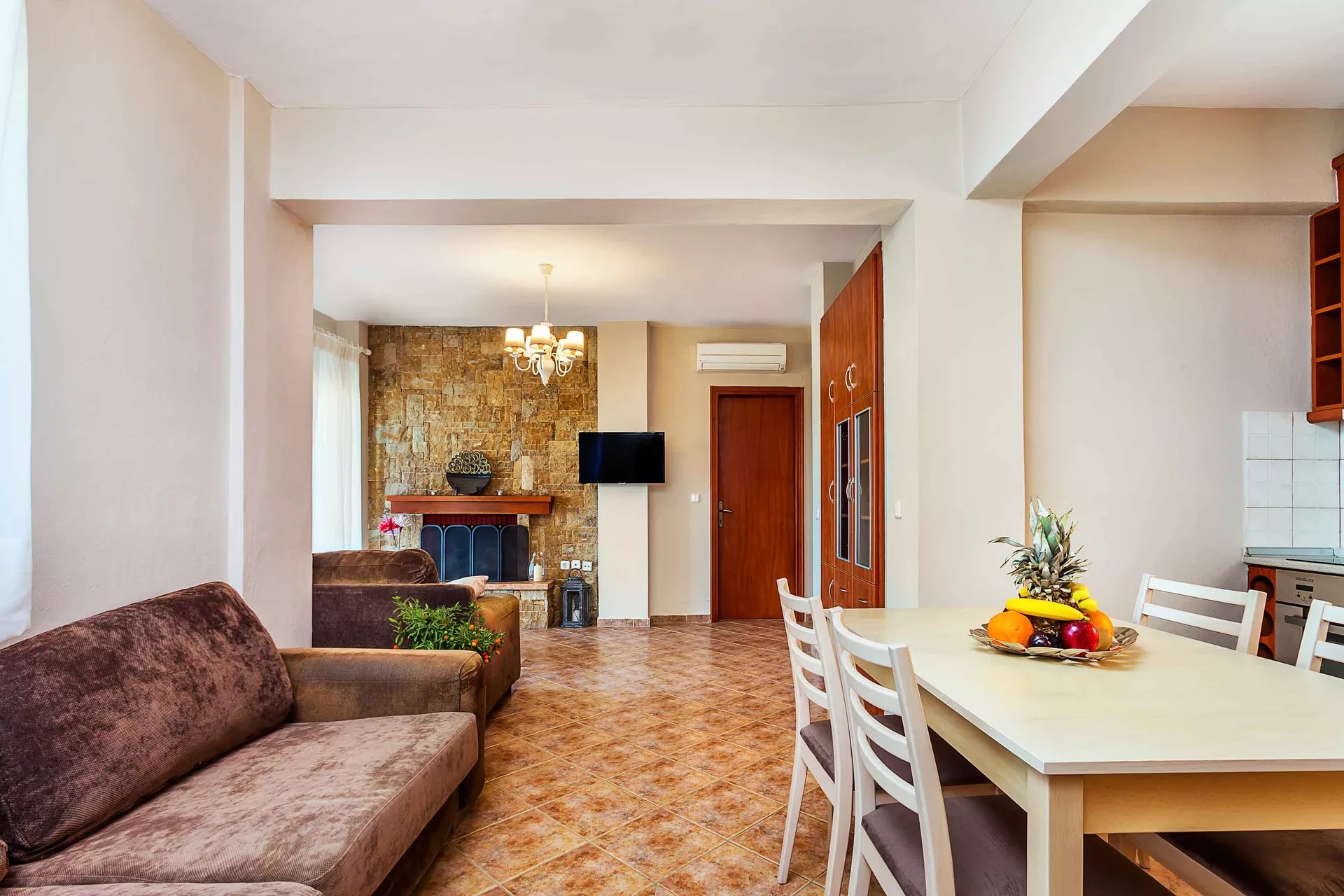 Sunset Villas Possidi-Premium trosobna vila dnevna soba.jpg