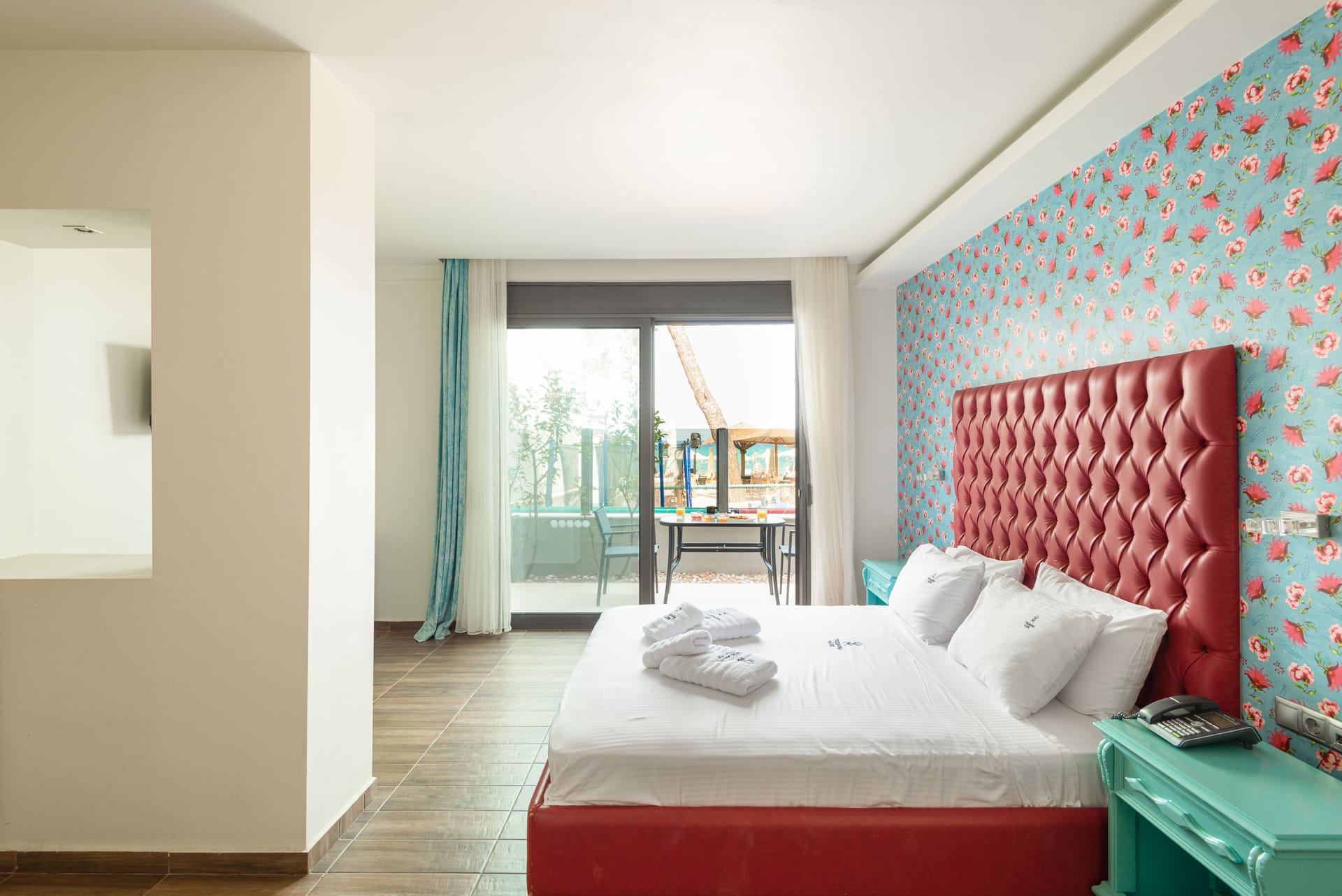 Hotel Tridente Mare Luxury Apartments apartman sa pogledom na grad.jpg