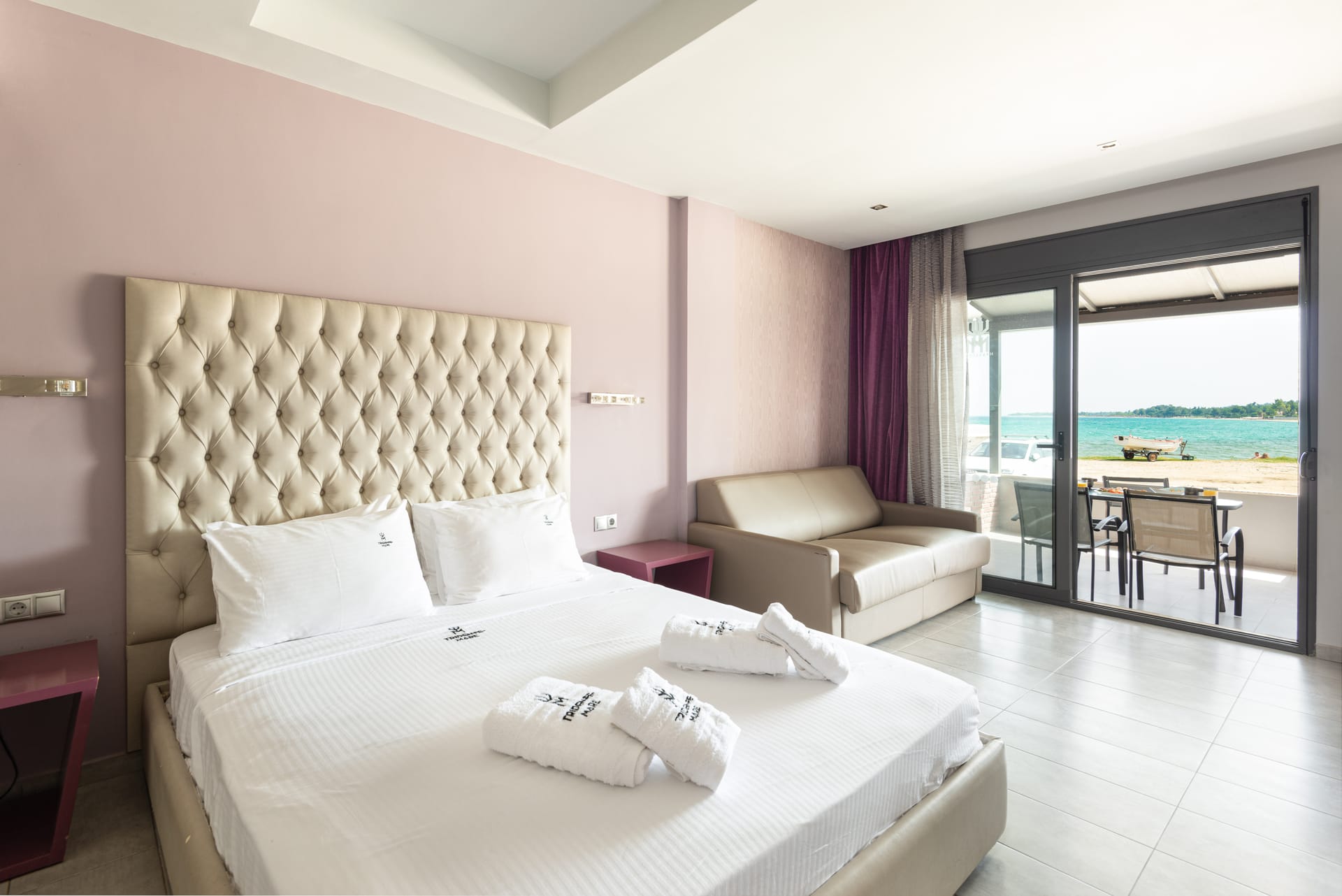 Hotel Tridente Mare Luxury Apartments izgled apartman sa pogledom na more.jpg