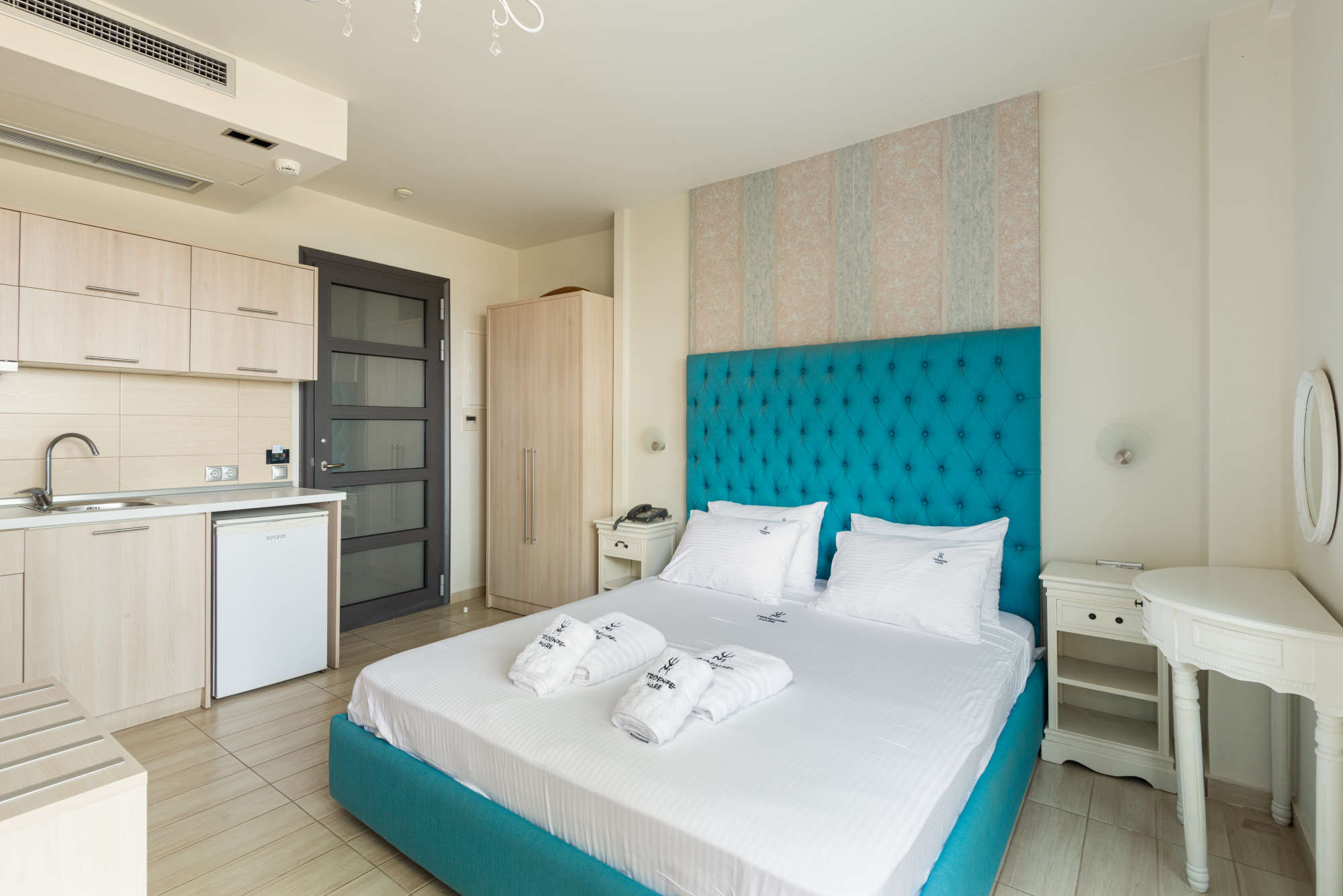 Tridente Mare Luxury Apartments suite sa pogledom na grad.jpg