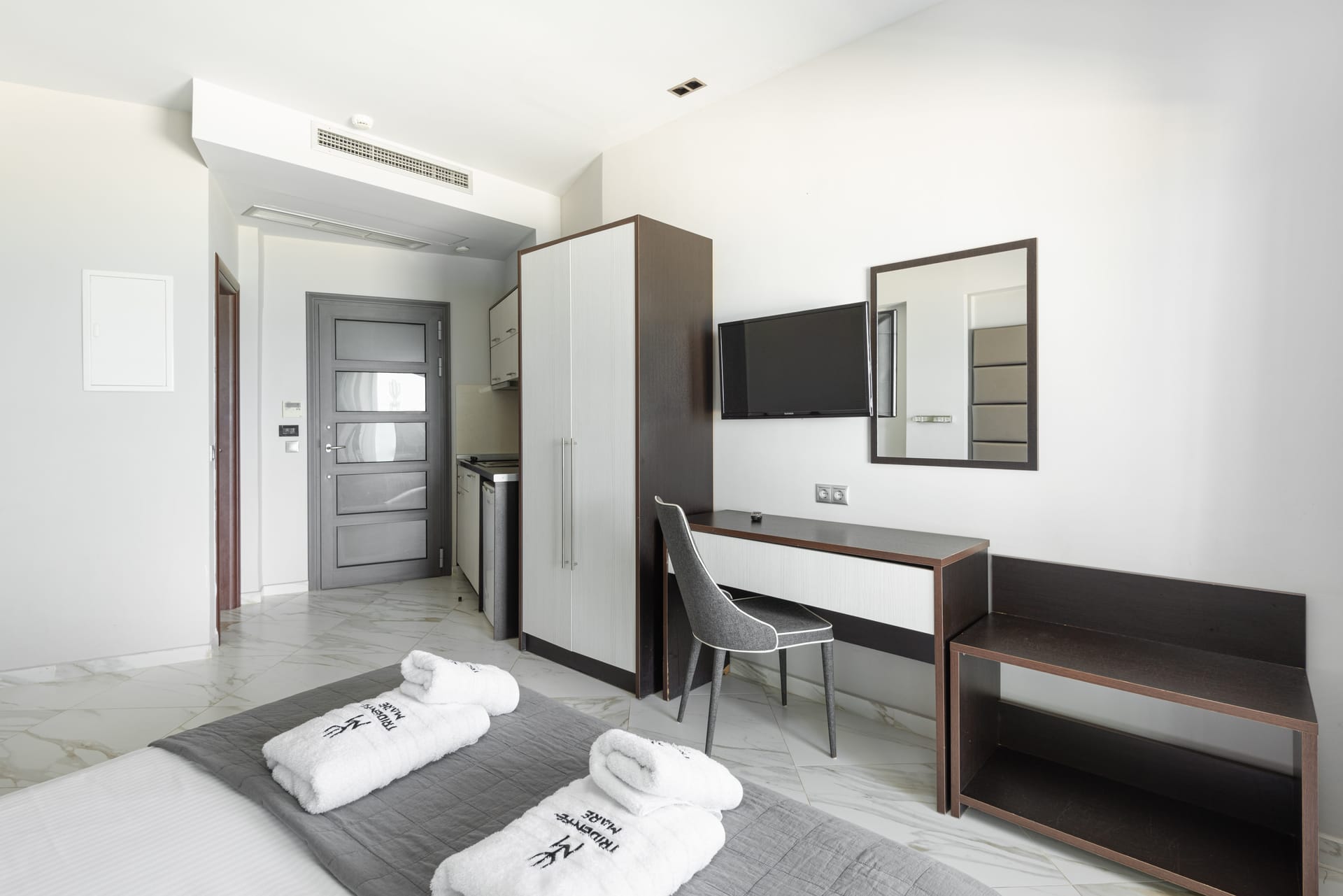 Tridente Mare Luxury Apartments suite sa pogledom na more.jpg