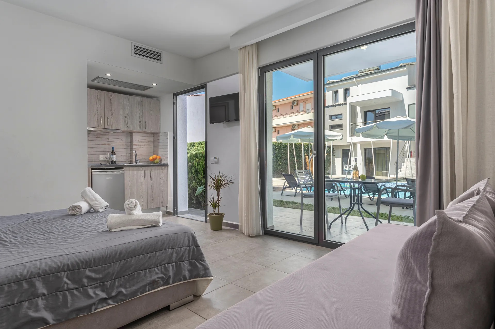Adonis Luxury Village-Cpmfort soba.jpg