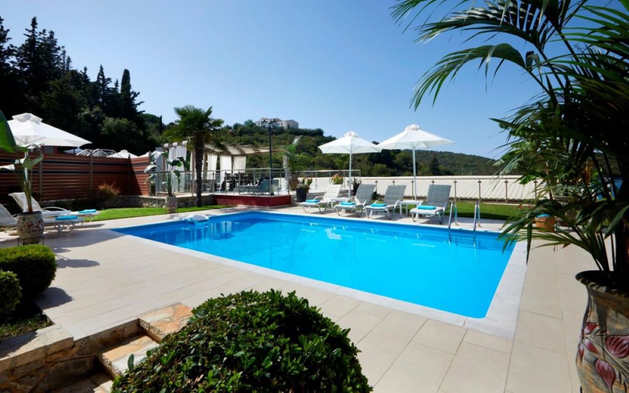 Karvouno Villas SIvota-Vila Andriana bazen.jpg