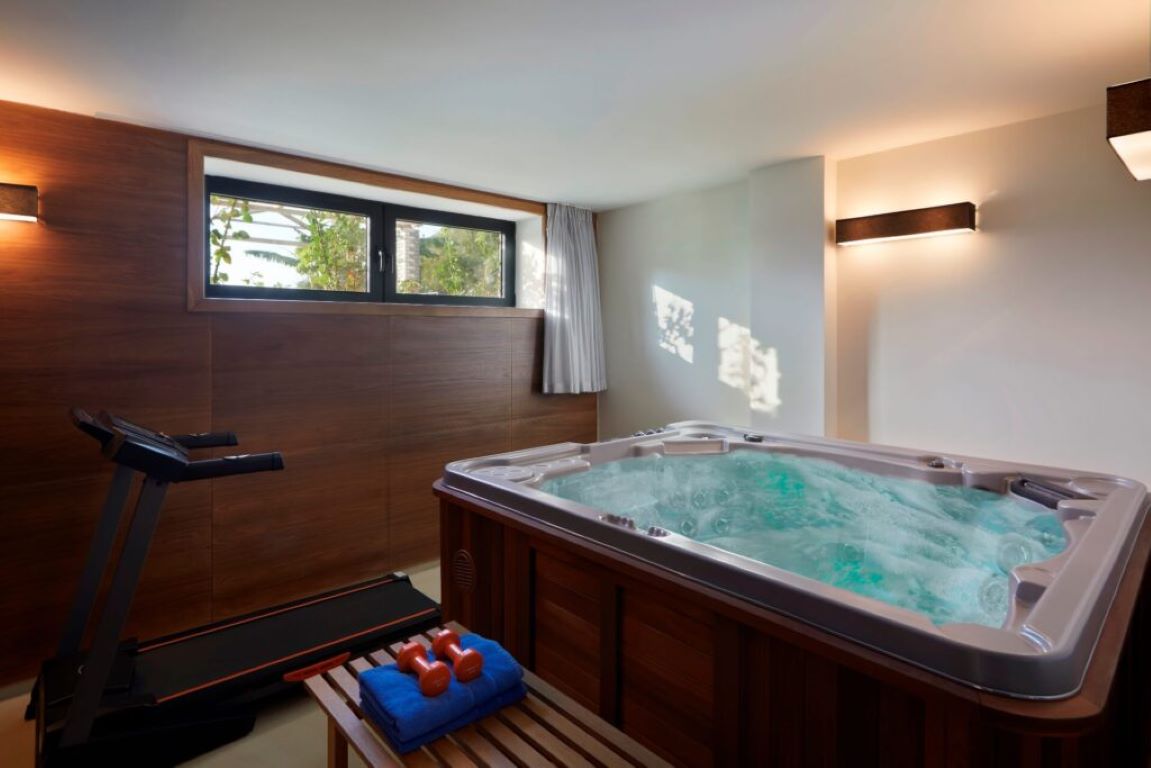 Karvouno Villas SIvota-Vila Andriana djakuzi.jpg
