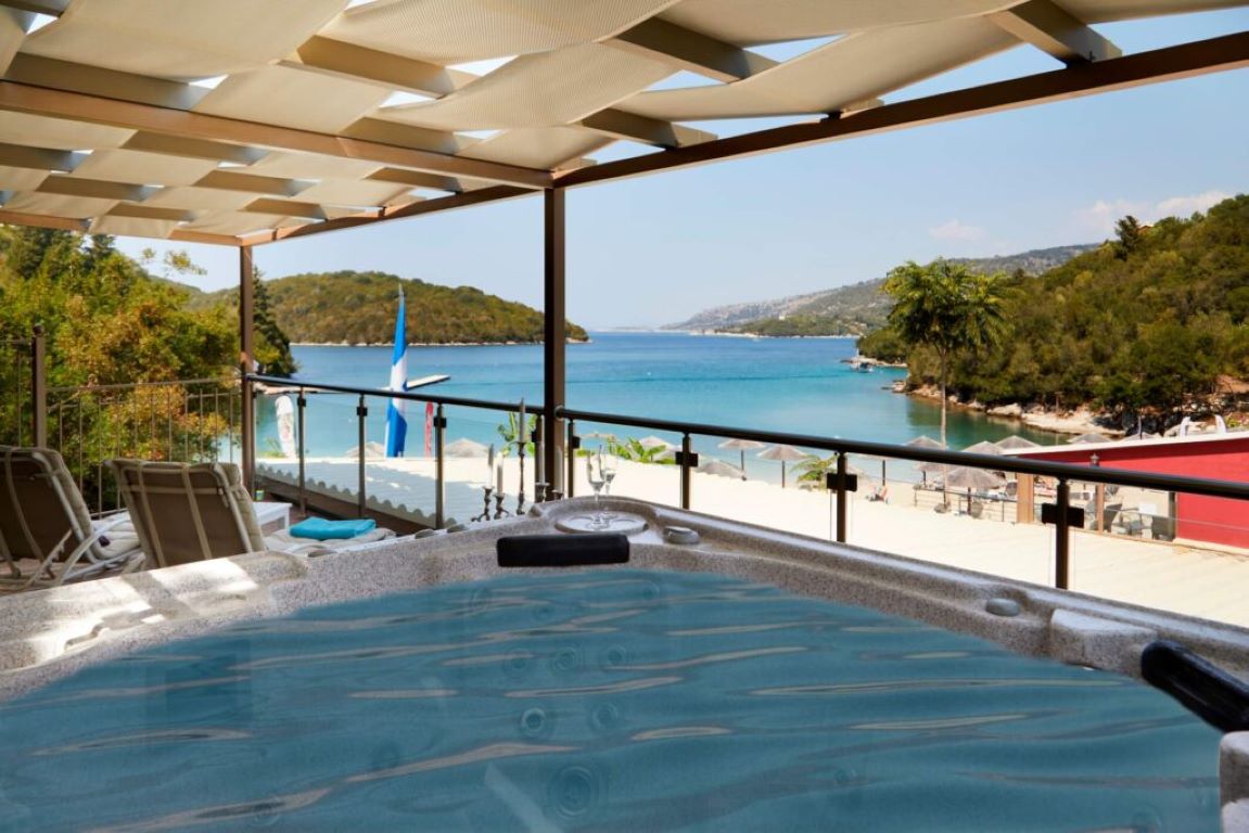 Karvouno Villas Sivota-Vila Michail djakuzi.jpg