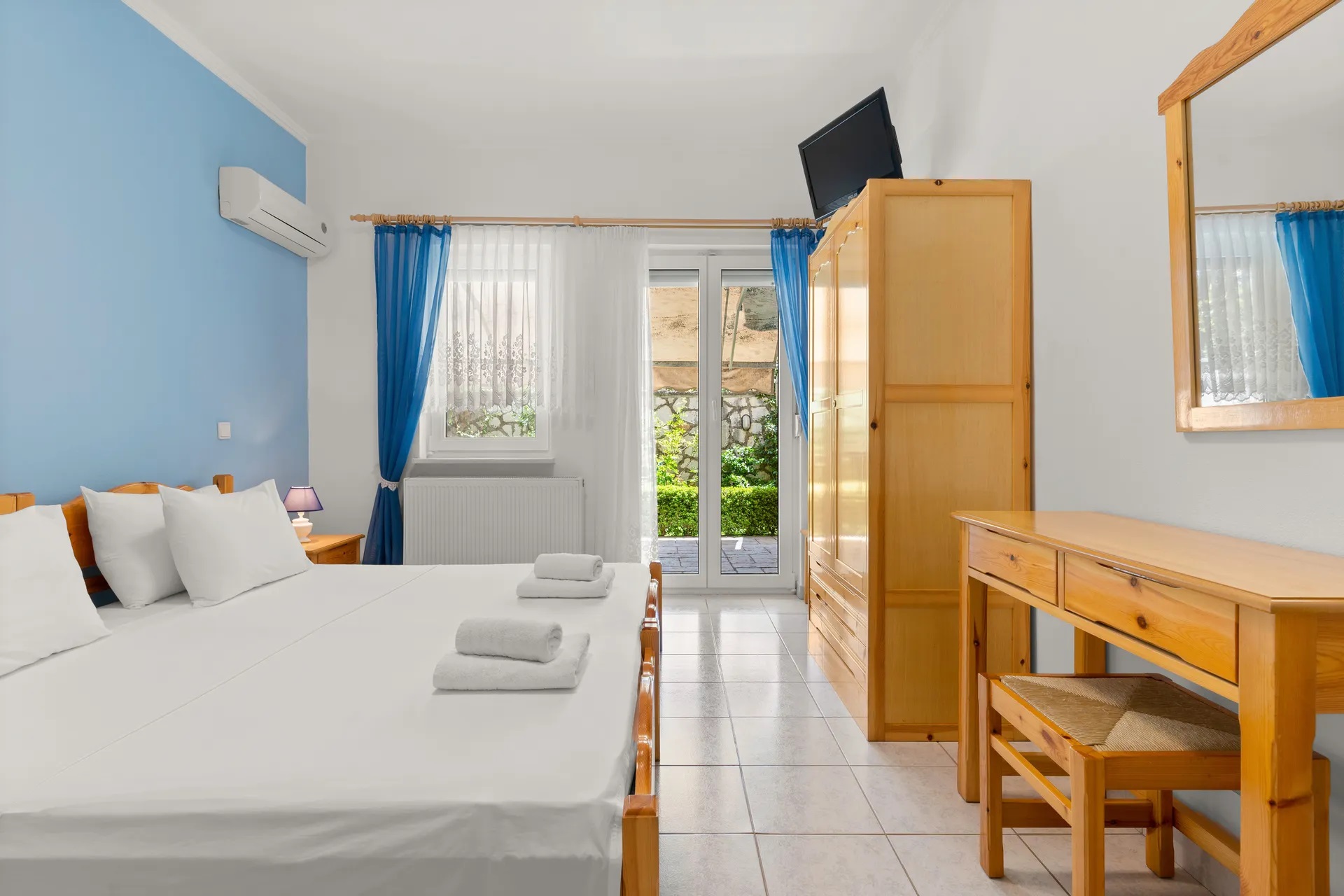 Delphin Rooms Sivota-Standardna soba.jpg