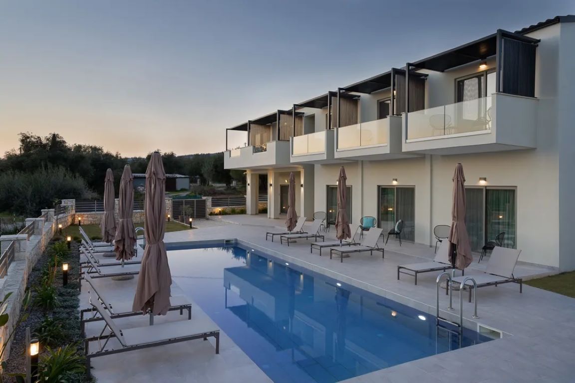 Sarah Luxury Rooms-Hotel spolja.jpg