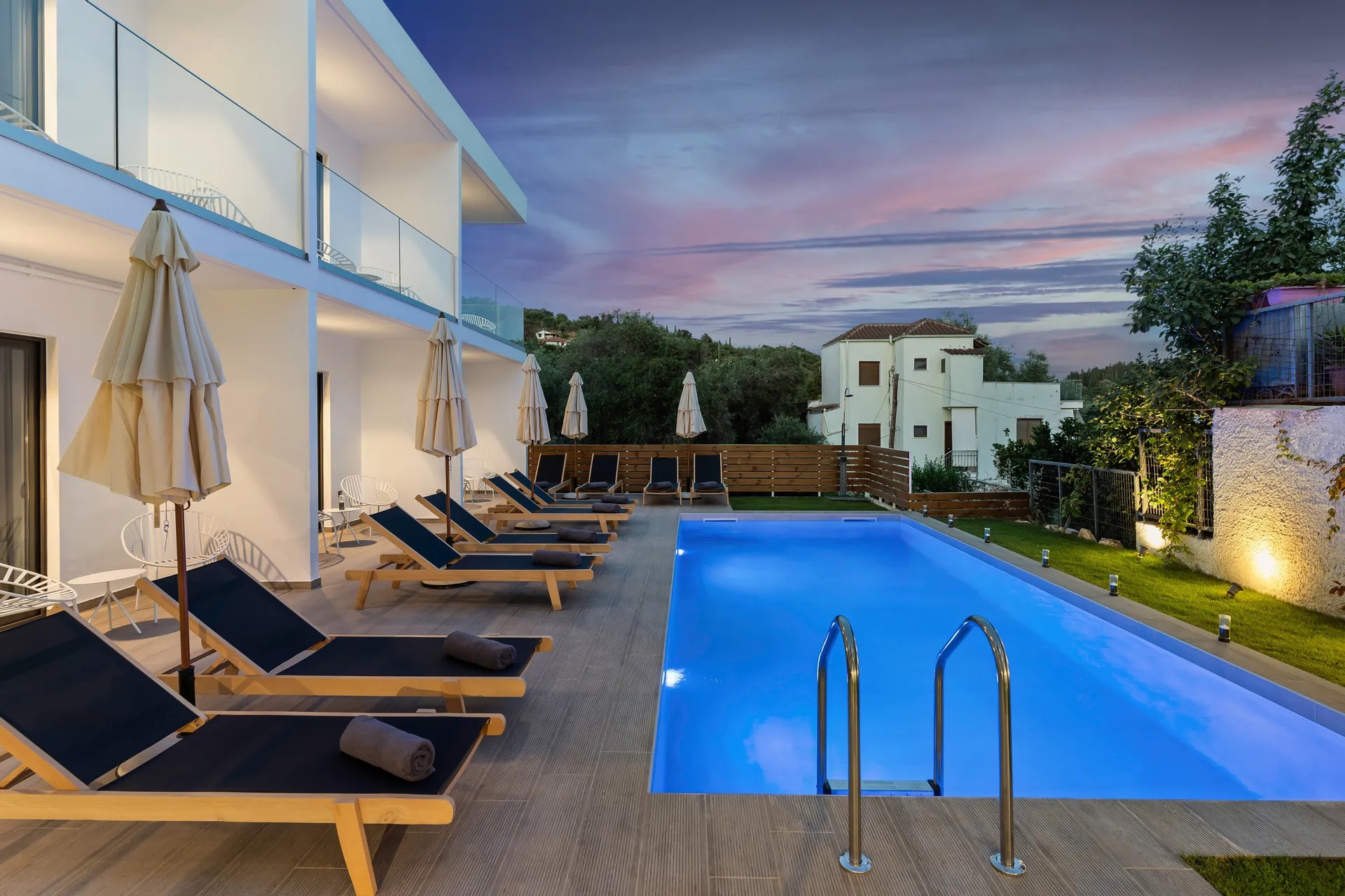 Sigma Luxury Rooms-Bazen nocu.jpg
