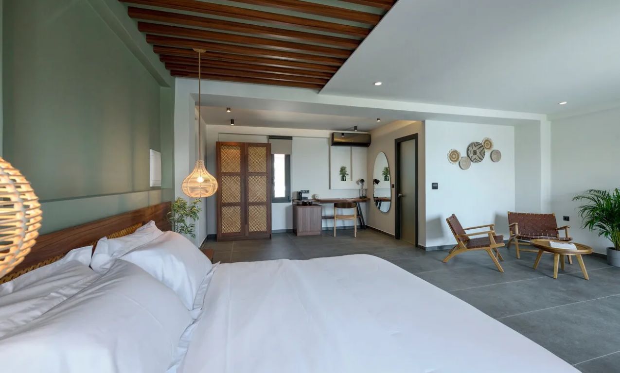 Amyntas Seafront Hotel-Deluxe suite pogled more.jpg