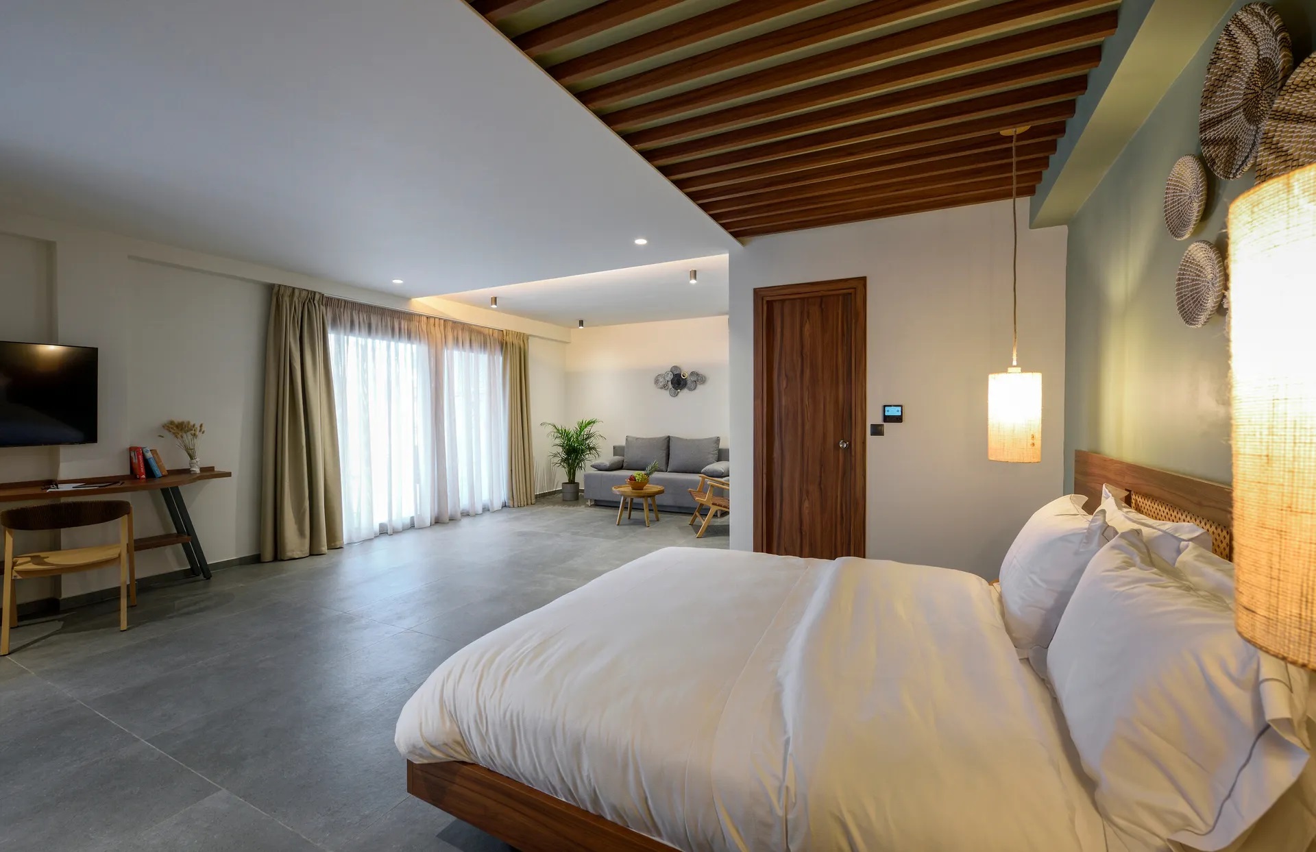 Amyntas Seafront Hotel-Suite pogled bazen.jpg