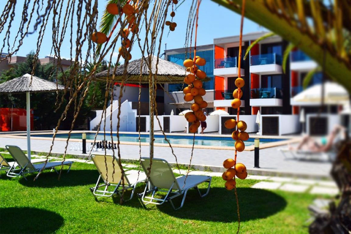 Thalassa Boutique Hotel-Oblast oko bazena.jpg