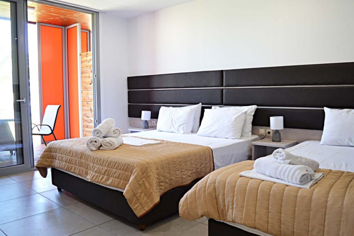Thalassa Boutique Hotel-Standardna soba prizemlje ka bazenu.jpg