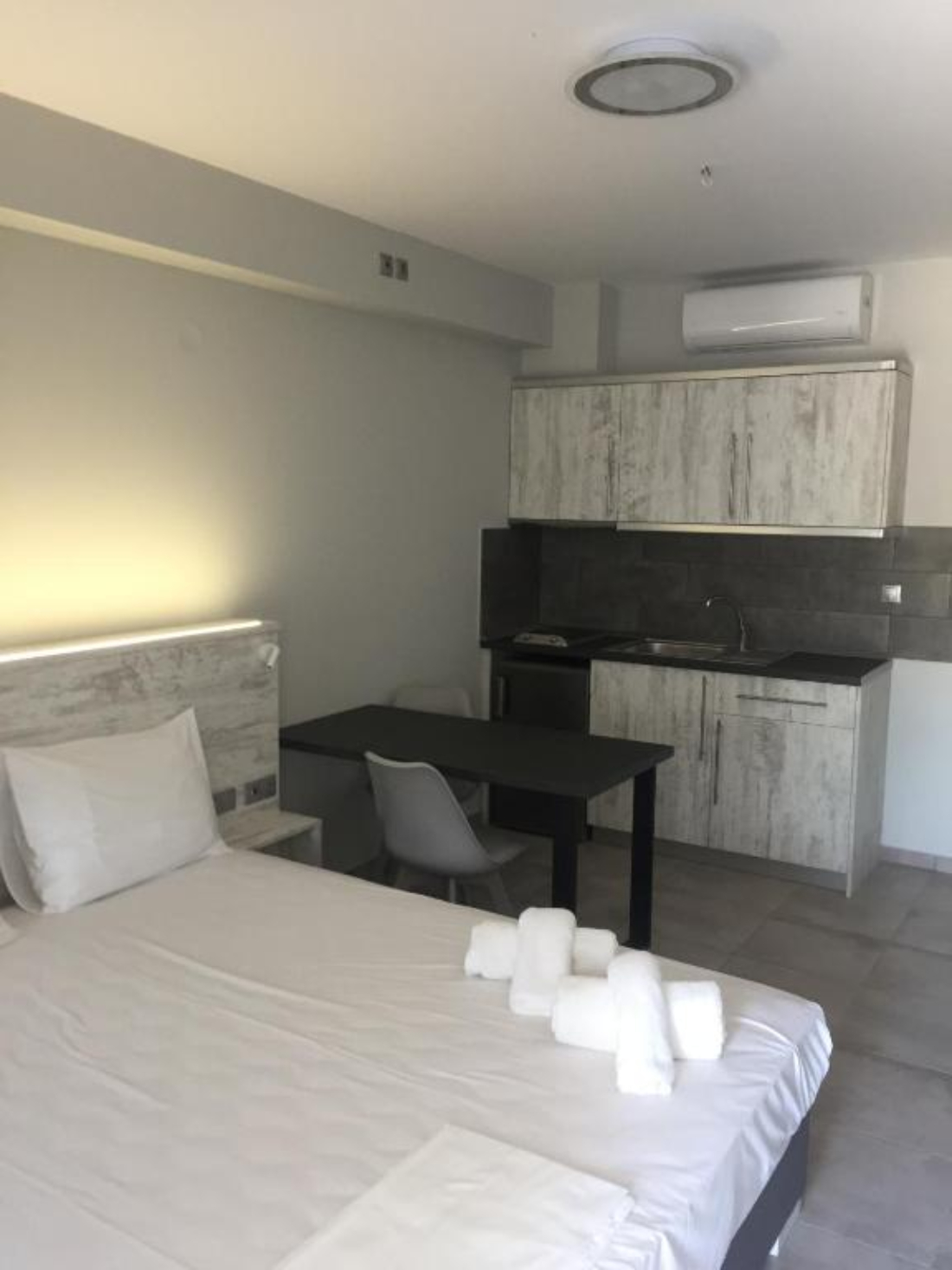 Aphrodite hotel dvokrevetna soba.jpg