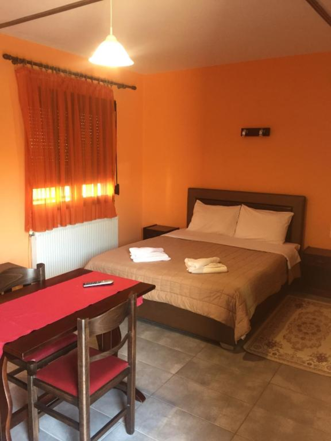 Aphrodite hotel studio sa pogledom na baštu.jpg