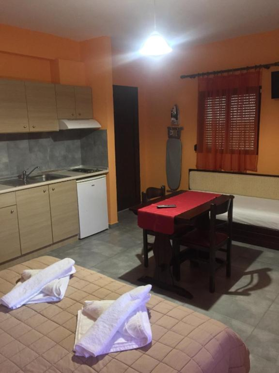 Hotel Aphrodite studio sa pogledom na baštu.jpg