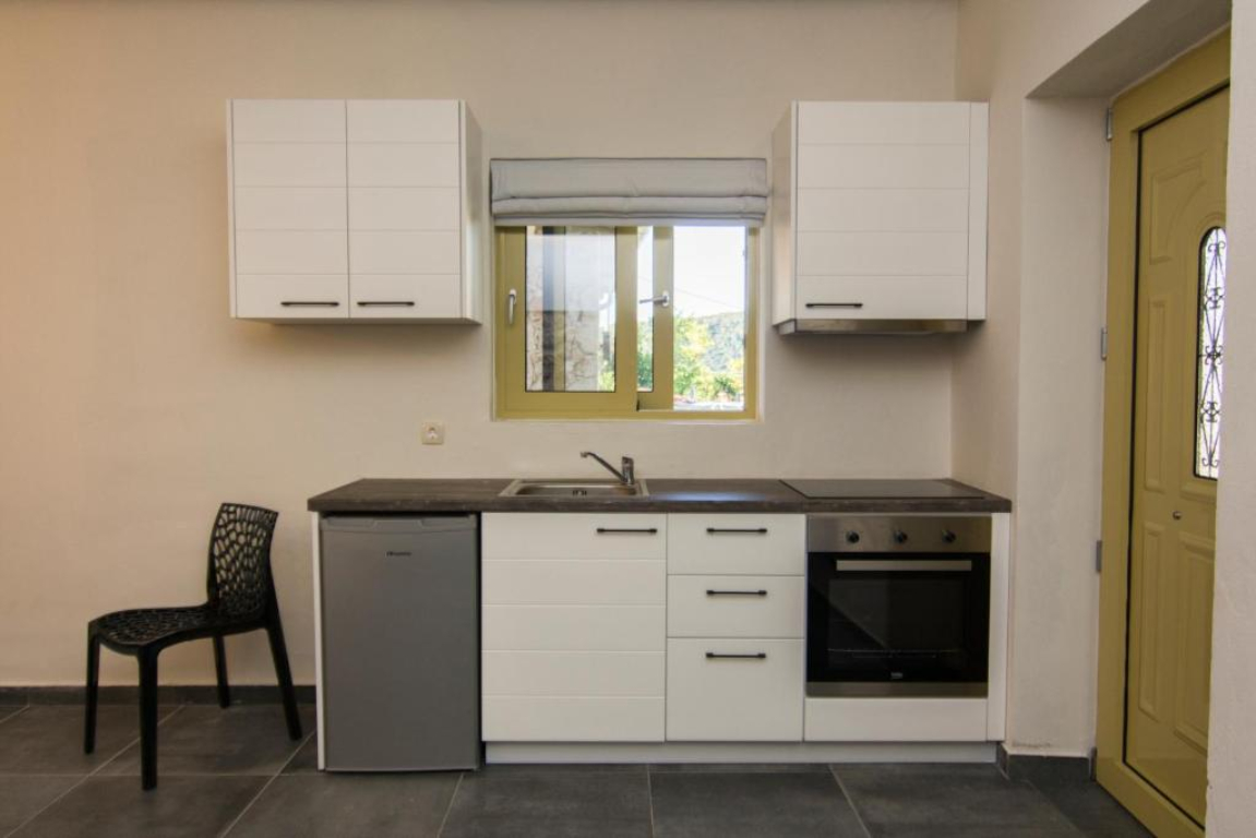 Acrothea Perdika hotel kuhinja.jpg