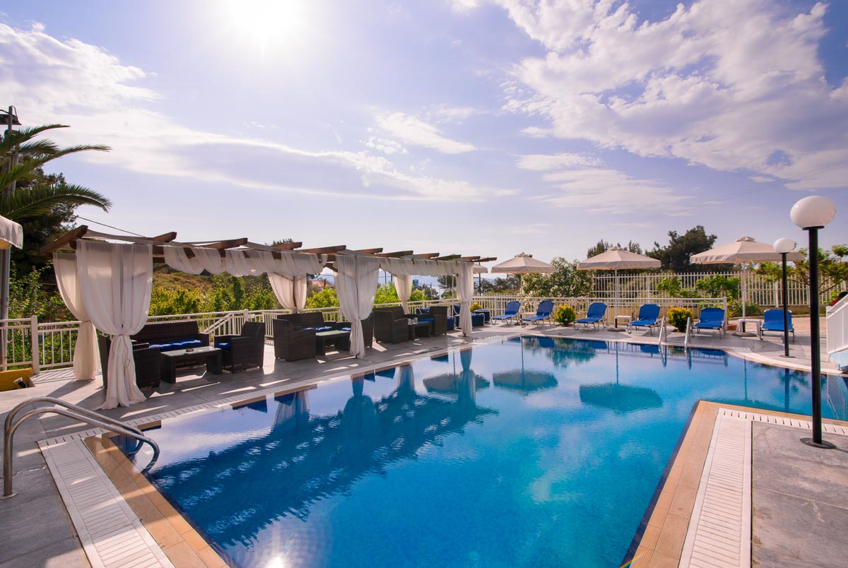 Diamond hotel izgled bazena.jpg