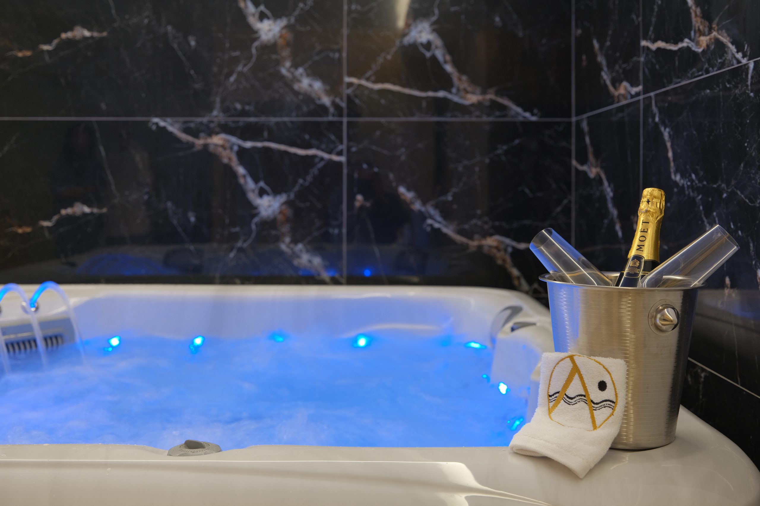Akrolithos Luxury Suites-Djakuzi.jpg
