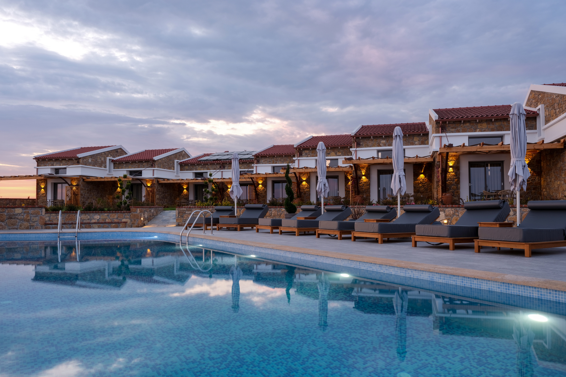 Akrolithos Luxury Suites-Otvoreni bazen.jpg