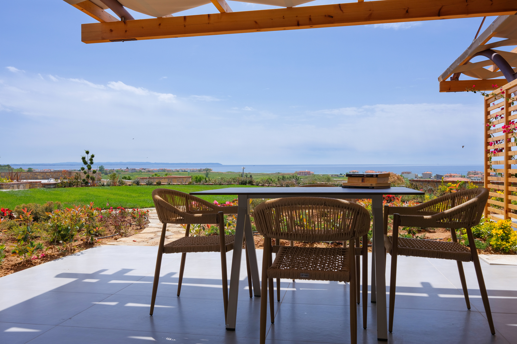 Akrolithos Luxury Suites-Terasa.jpg