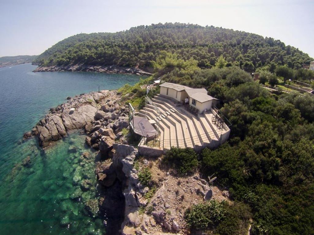 Porto Valitsa-Teatar na otvorenom.jpg