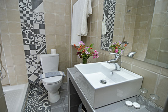 Hotel Esperia bathroom 1.jpg