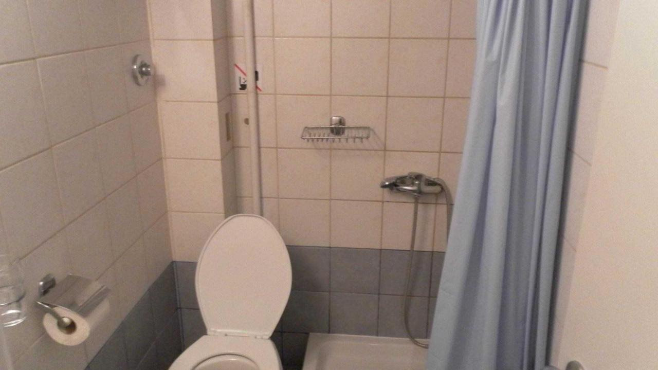 Hotel Esperia bathroom 1.jpg