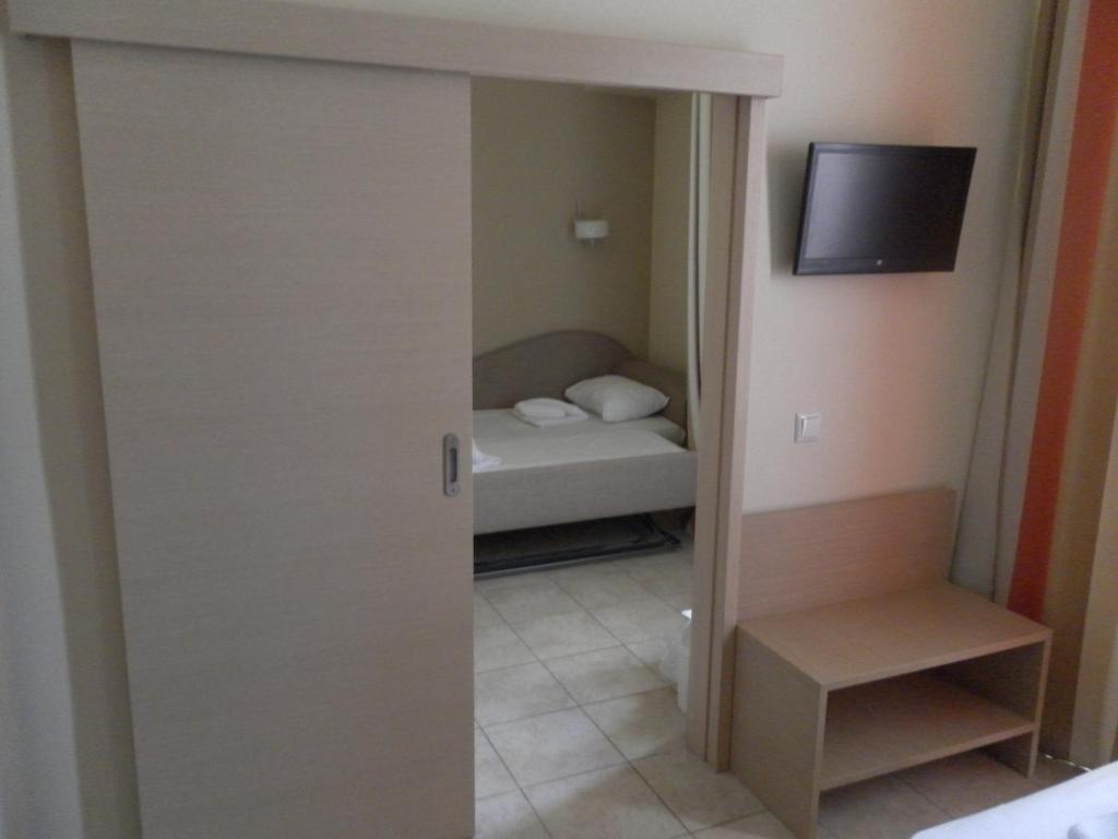 Hotel Esperia family room.jpg