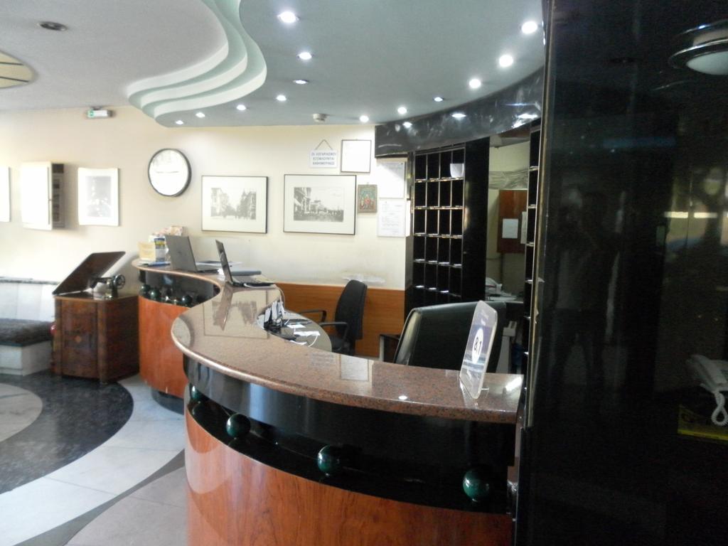 Hotel Esperia reception.jpg