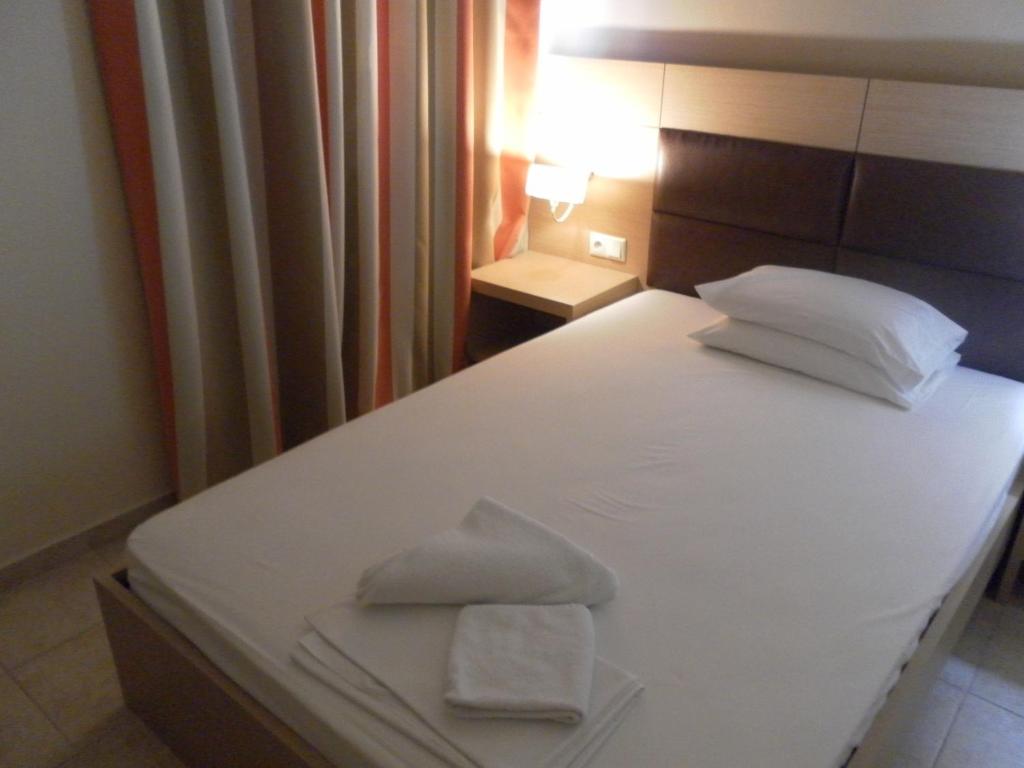 Hotel Esperia single room 1.jpg