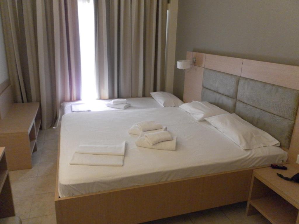 Hotel Esperia triple room 2.jpg