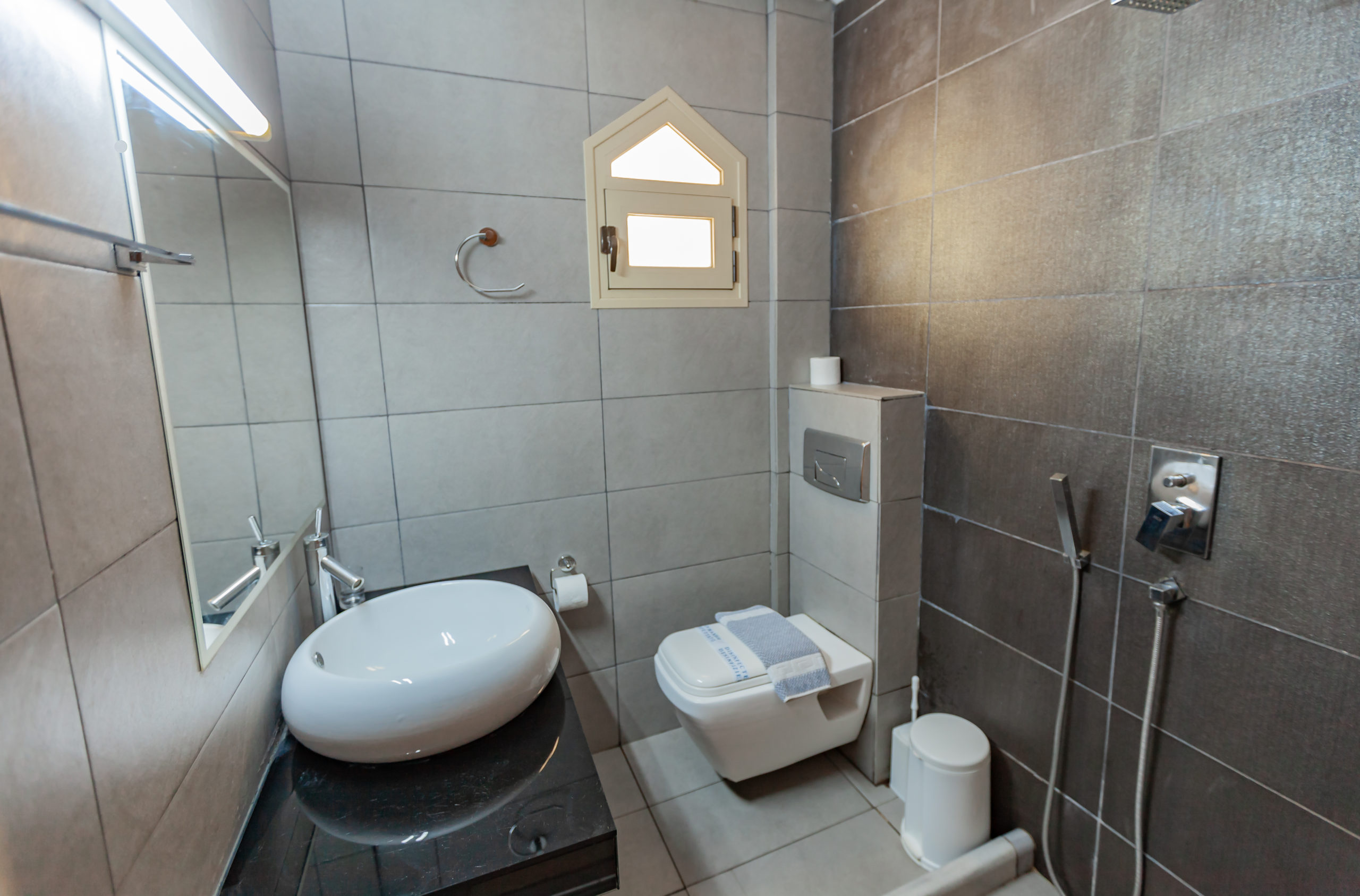 Esperides hotel superior soba kupatilo.jpg