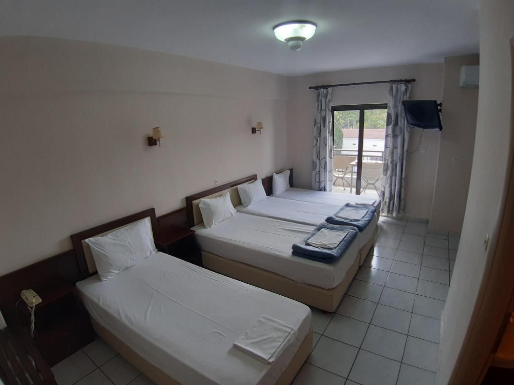 Afroditi hotel triple soba.jpg