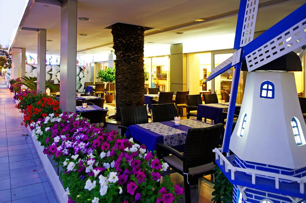Hotel Europe bar 1.jpg