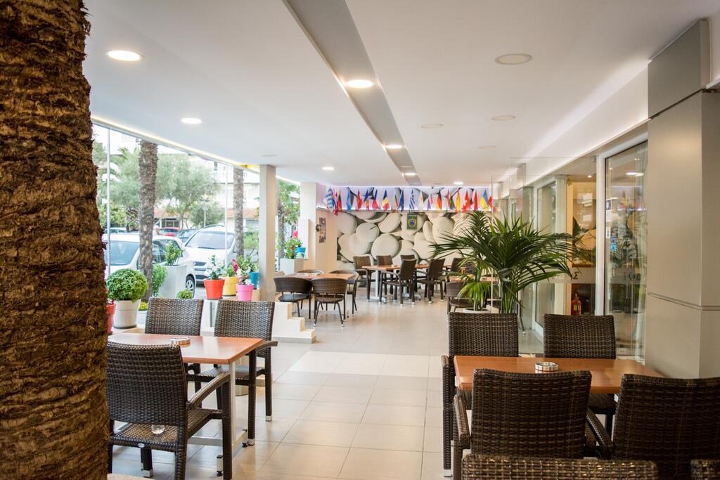 Hotel Europe bar.jpg