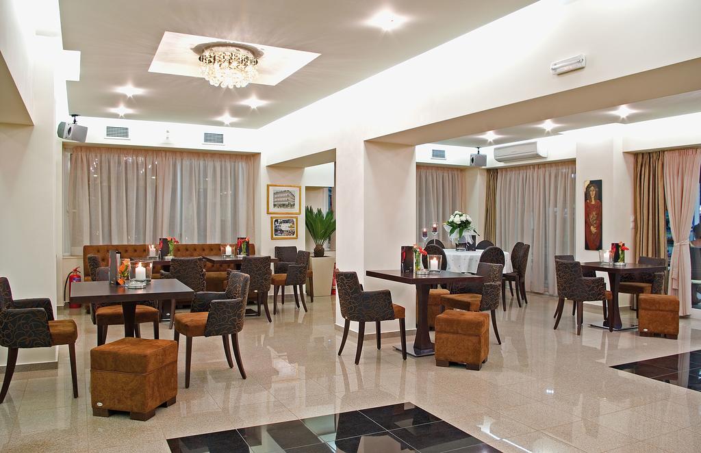 Hotel Europe lobby 1.jpg