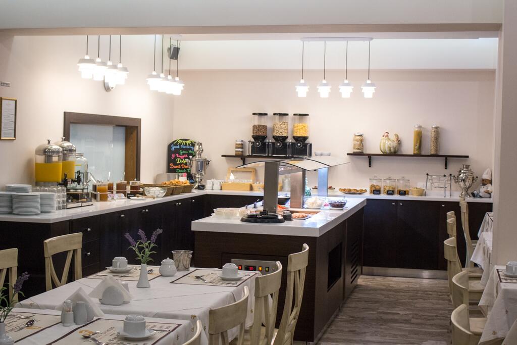 Hotel Europe restaurant.jpg
