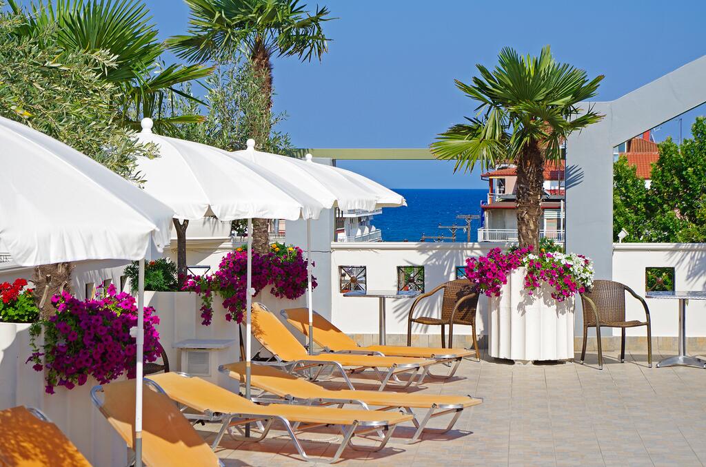 Hotel Europe roof garden 1.jpg