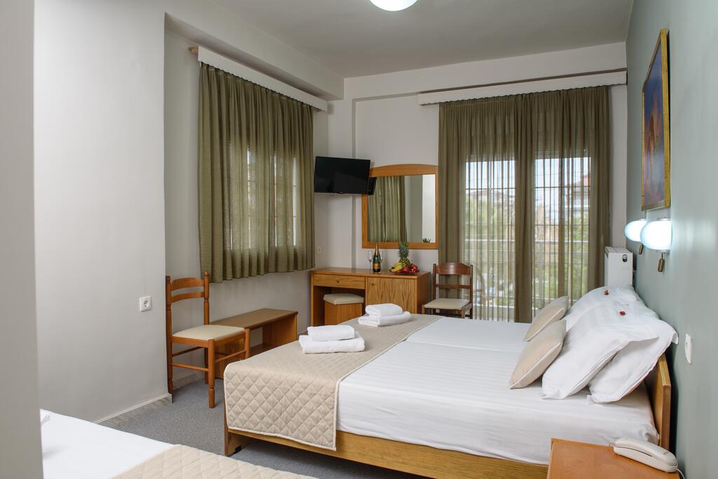 Hotel Europe triple room.jpg