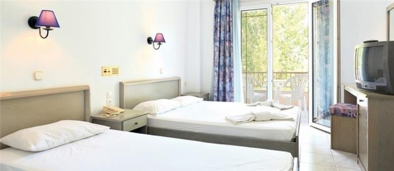 Hotel Eva Beach triple room.jpg