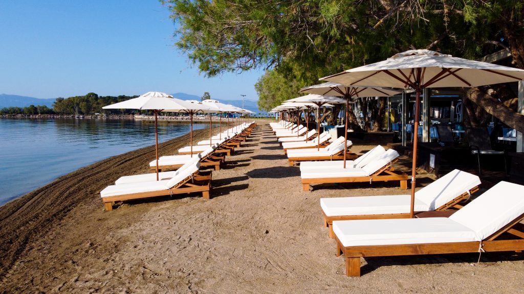 Eviana beach hotel plaža .jpg