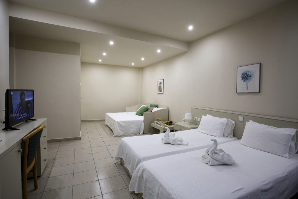 Eviana beach hotel superior family soba.jpg