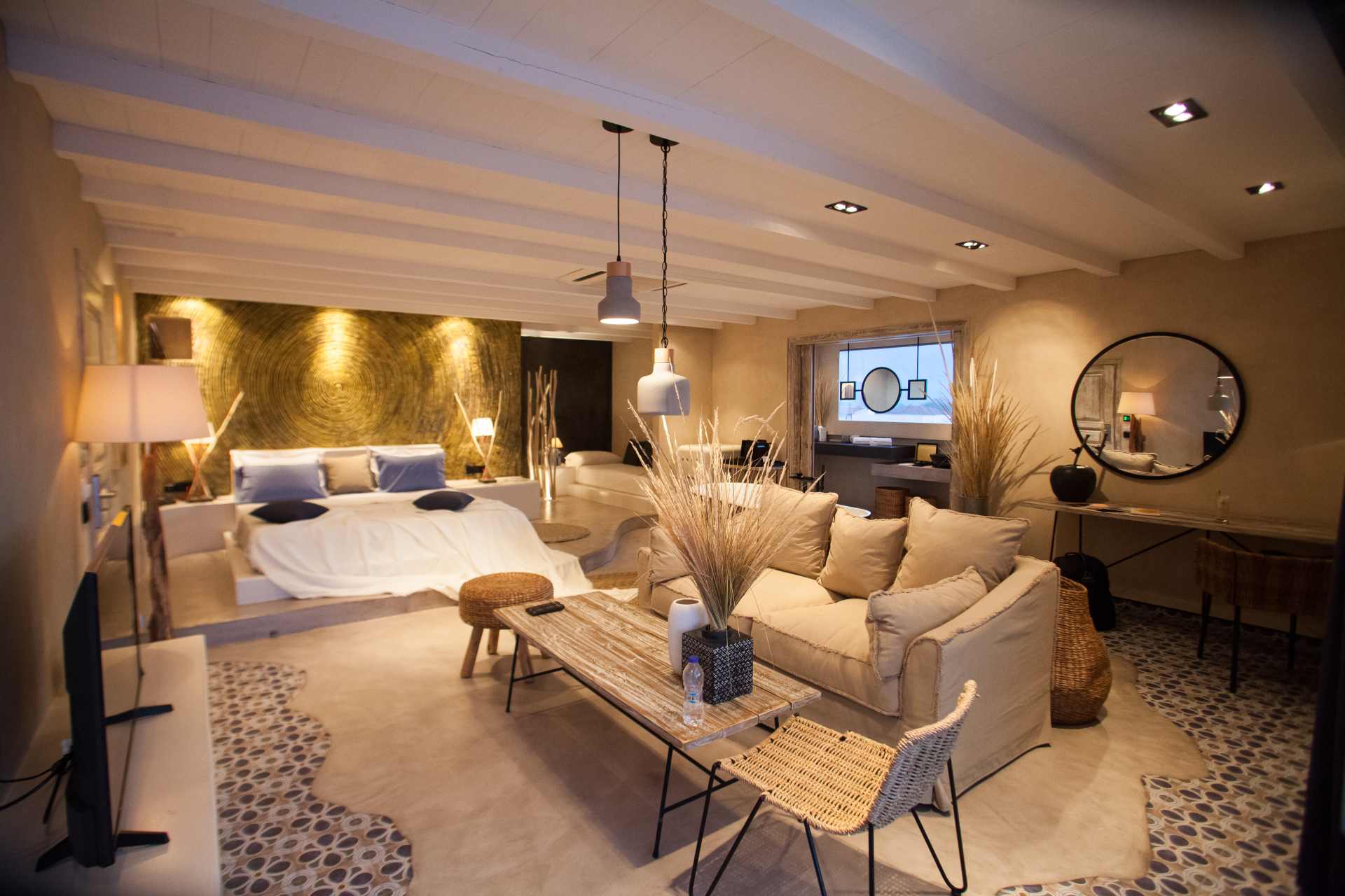 Hotel Evilion _ Stilvi deluxe suite 1.jpg