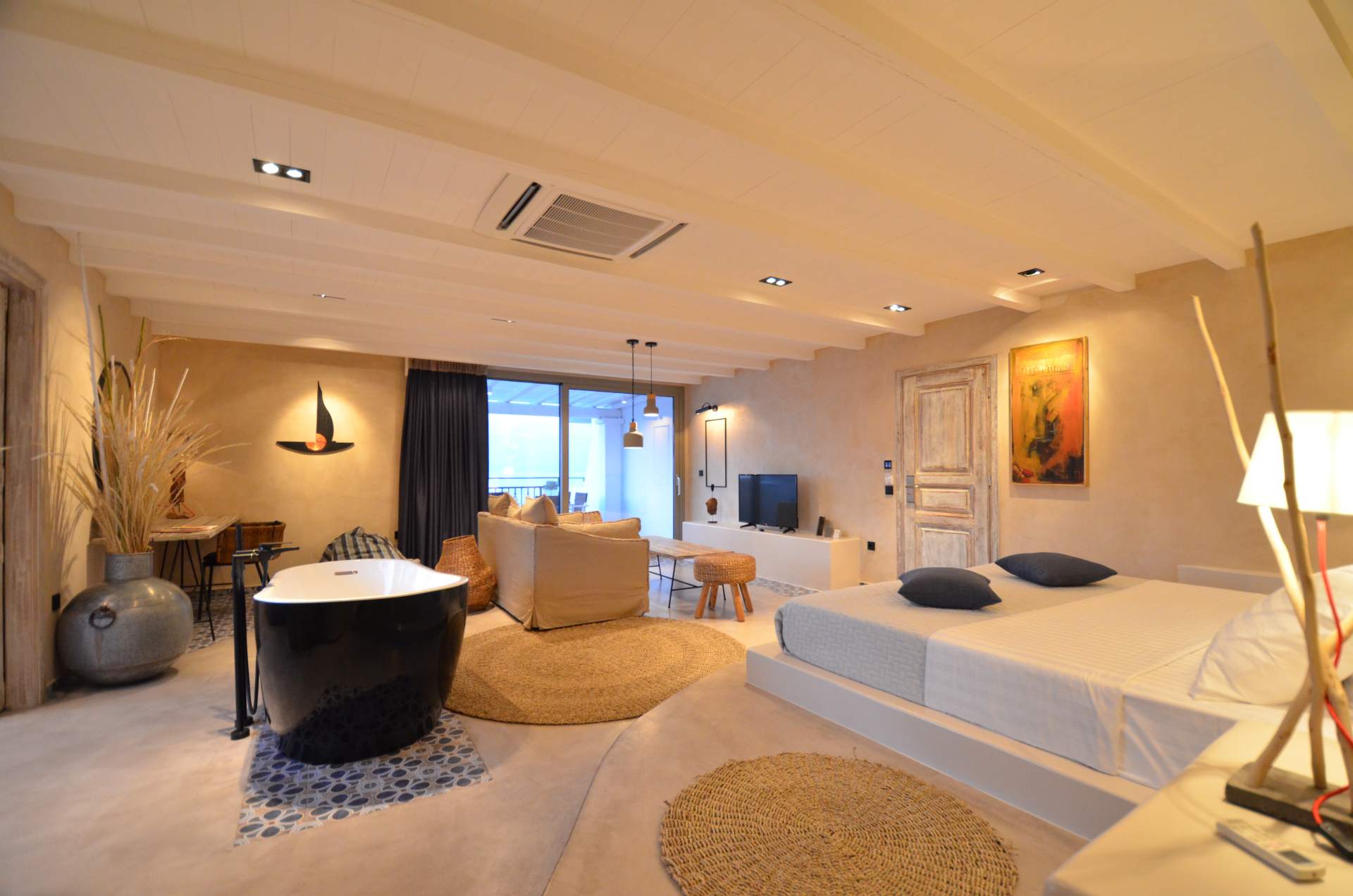 Hotel Evilion _ Stilvi deluxe suite 2.jpg