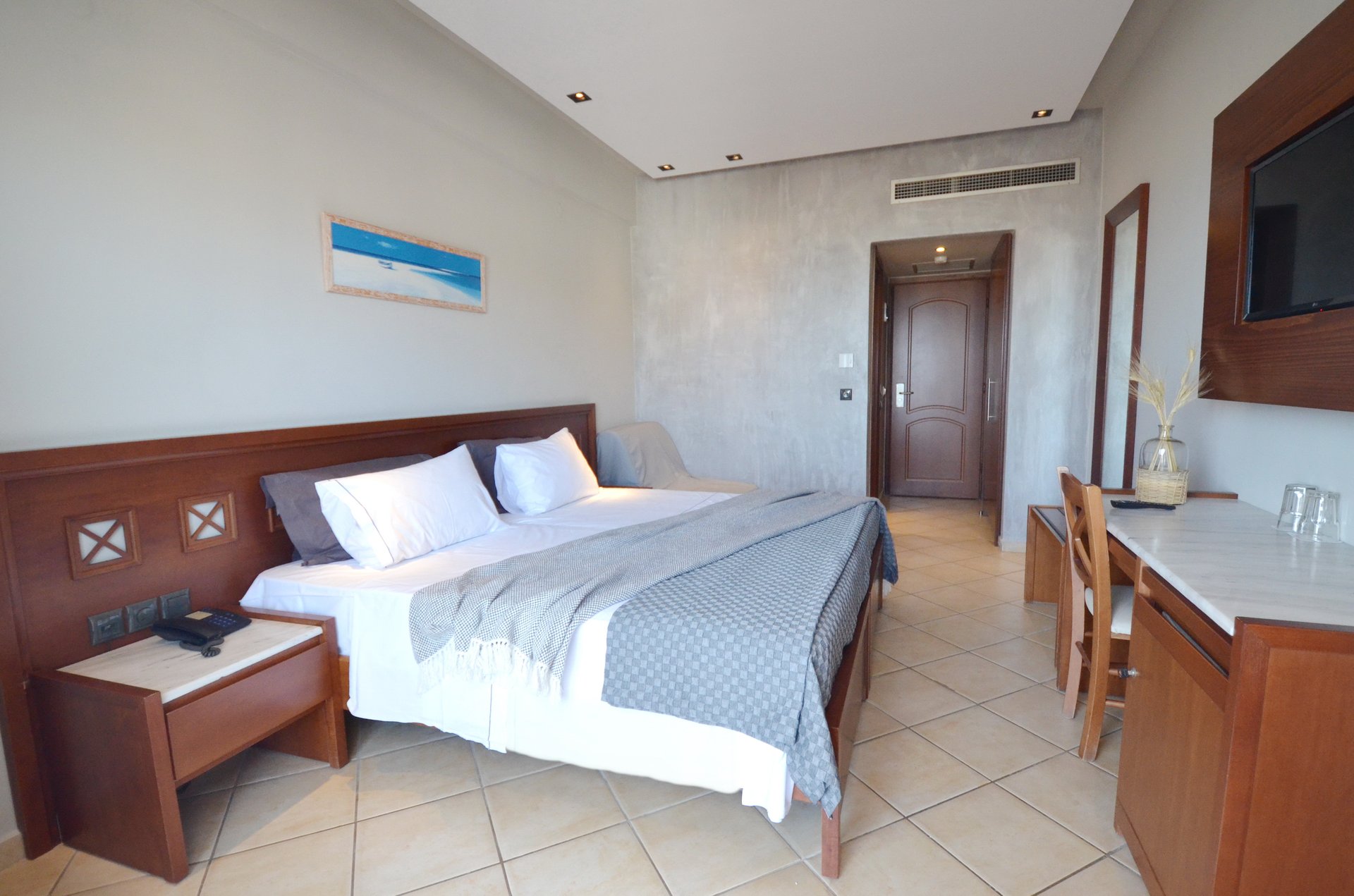 Hotel Evilion _ Stilvi standard room 2.jpg