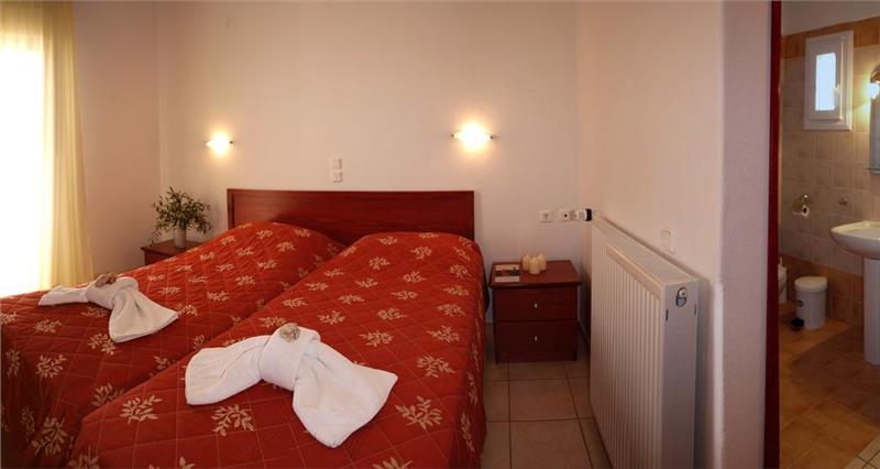 Hotel Evripidis standard room 2.jpg