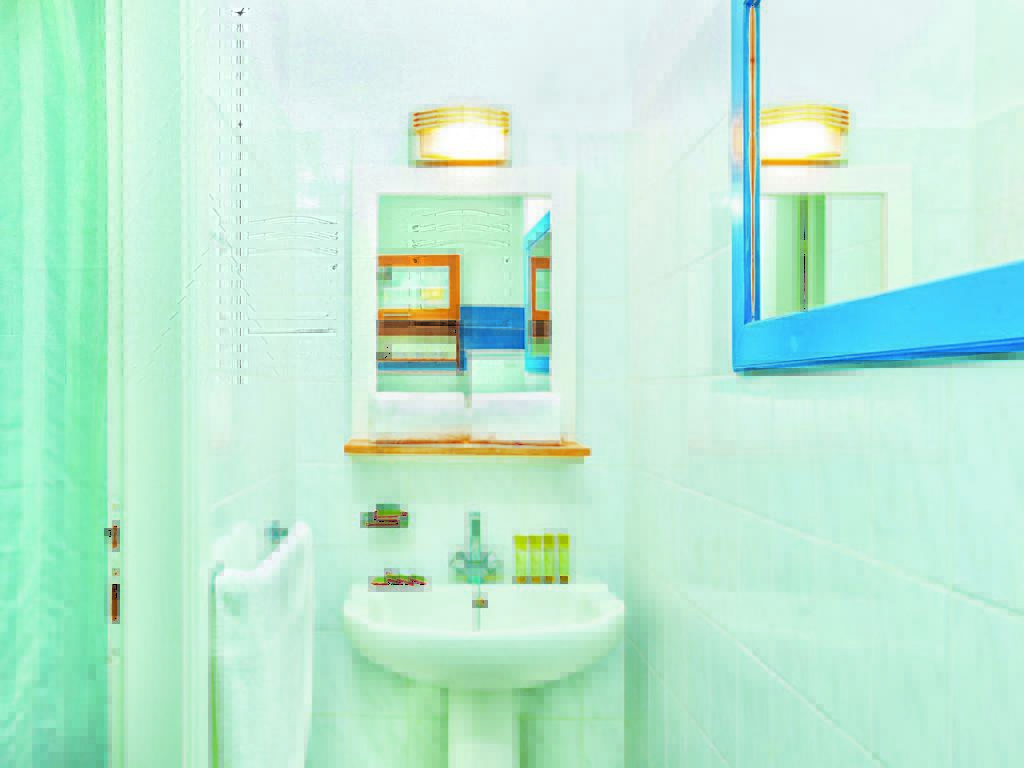 Faros apartments bathroom.jpg